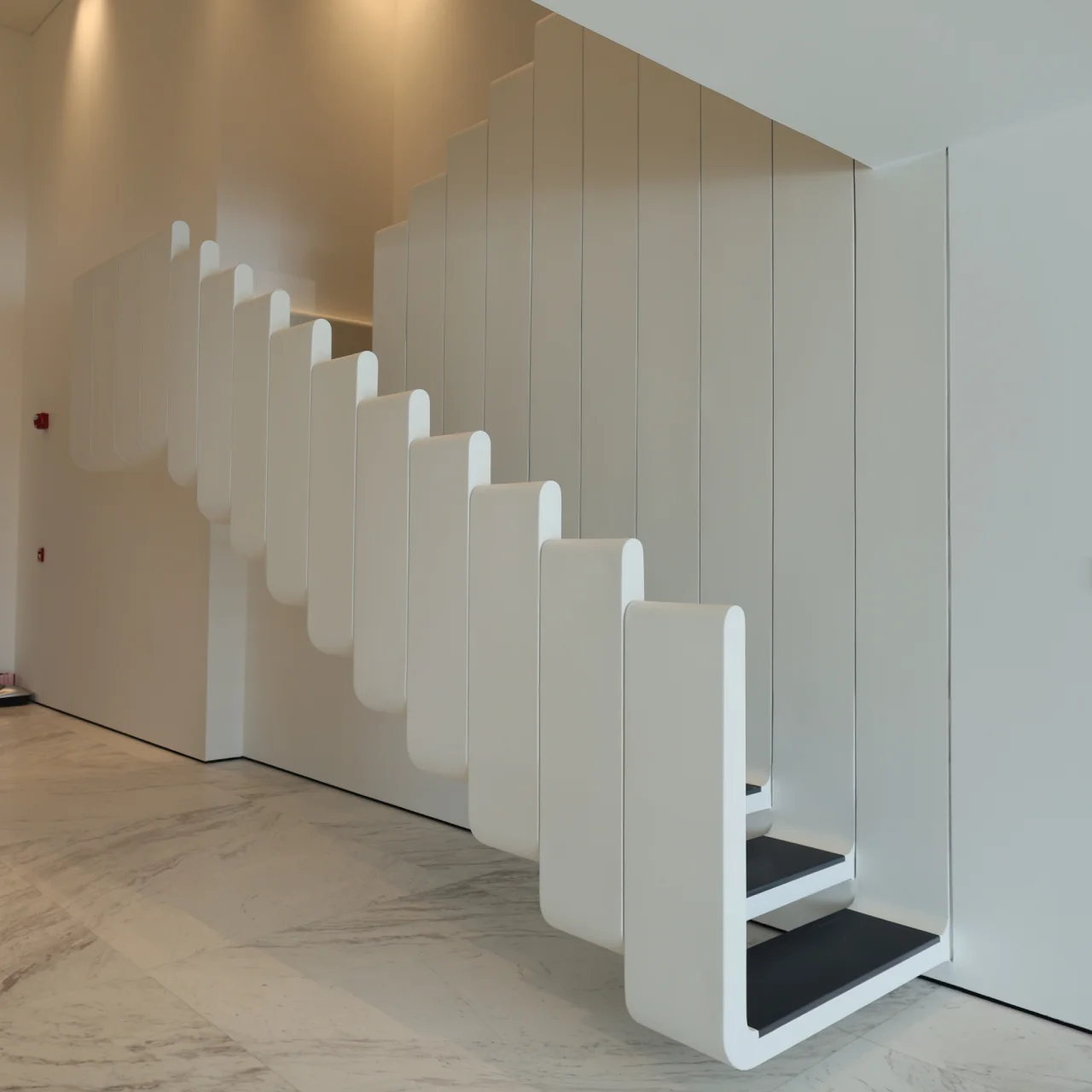 تصميم درج داخلي فائق الحداثة في منزل في نخلة جميرا بدبي من تنفيذ Arta Contracting